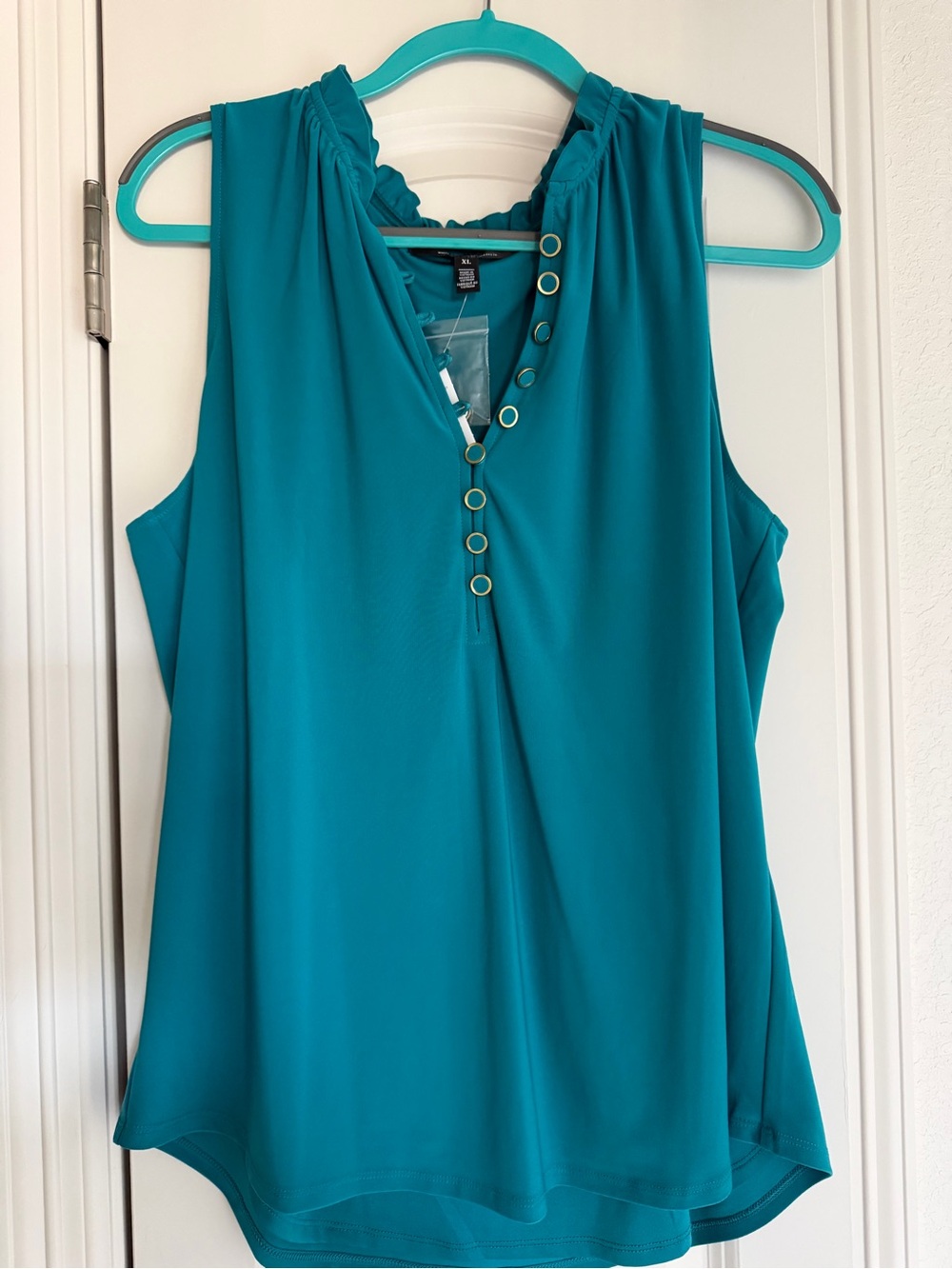 WHBM Lotus Sleeveless Ruffle V-Neck Camisole with Ring Trim